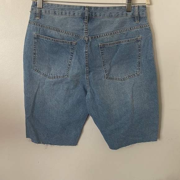 Refuge 90's High-Rise Distressed Denim Biker Short - Picture 4 of 5